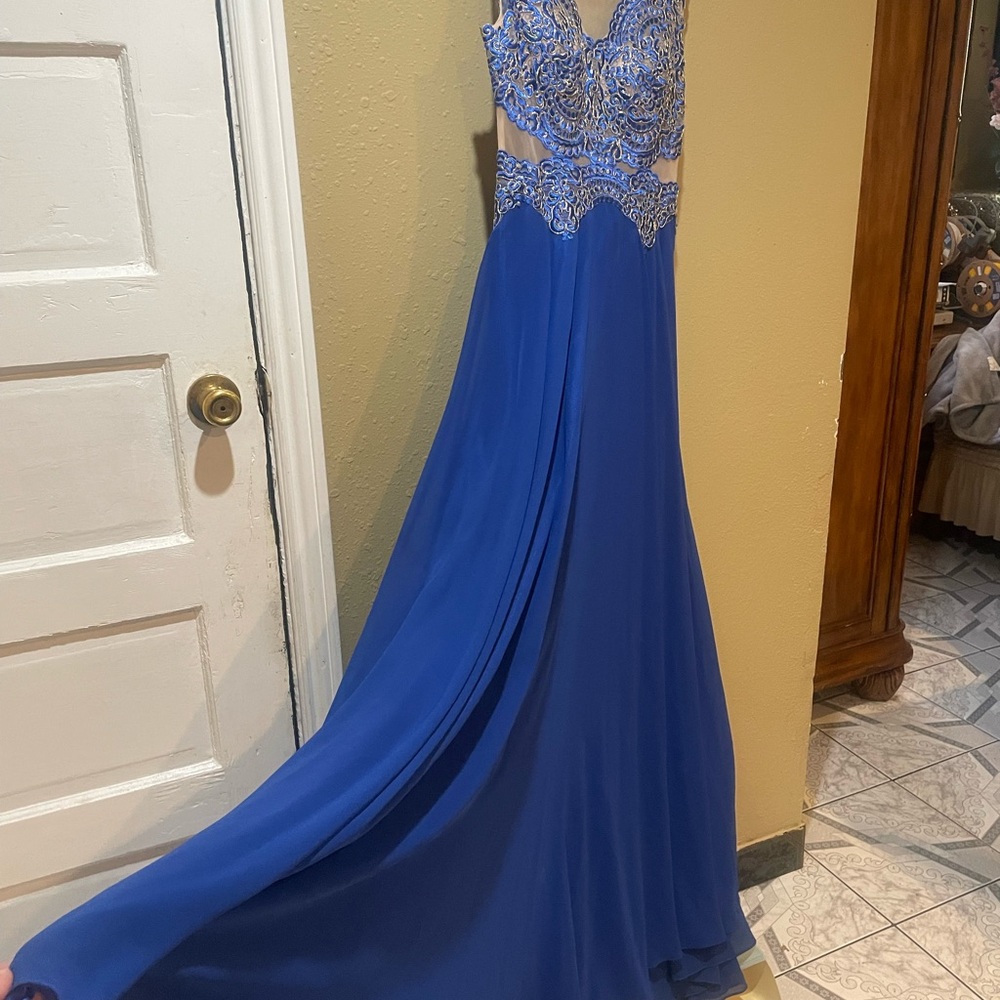 Elegant Blue Evening Gown usedune tame looks New Perfec condition